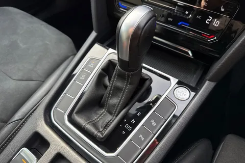 YB71XUZ Volkswagen Arteon 2.0 TDI 200PS R-Line 5dr DSG ⭐ 20' Nashville alloy With DCC,  Park Assist⭐ Thumbnail #24