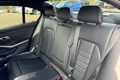 GX22KKJ BMW 3 Series 2.0 320i M Sport Auto Euro 6 (s/s) 4dr Thumbnail #20