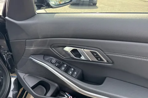 GX22KKJ BMW 3 Series 2.0 320i M Sport Auto Euro 6 (s/s) 4dr Thumbnail #22