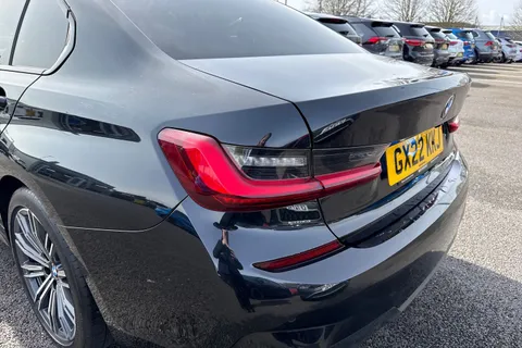 GX22KKJ BMW 3 Series 2.0 320i M Sport Auto Euro 6 (s/s) 4dr Thumbnail #32