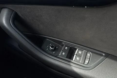 HC19GYD Audi A4 Avant 2.0 TFSI 35 S line Euro 6 (s/s) 5dr Thumbnail #19