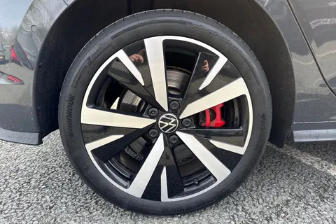 CX75KNS Volkswagen Golf 1.5 TSI 272 GTE eHybrid 5dr DSG⭐ Leather, Sunroof, DCC, Heads Up, Black Pac Thumbnail #13