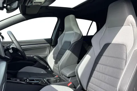 CX75KNS Volkswagen Golf 1.5 TSI 272 GTE eHybrid 5dr DSG⭐ Leather, Sunroof, DCC, Heads Up, Black Pac Thumbnail #16