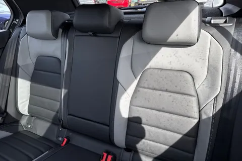 CX75KNS Volkswagen Golf 1.5 TSI 272 GTE eHybrid 5dr DSG⭐ Leather, Sunroof, DCC, Heads Up, Black Pac Thumbnail #19