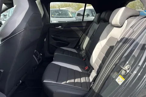 CX75KNS Volkswagen Golf 1.5 TSI 272 GTE eHybrid 5dr DSG⭐ Leather, Sunroof, DCC, Heads Up, Black Pac Thumbnail #34
