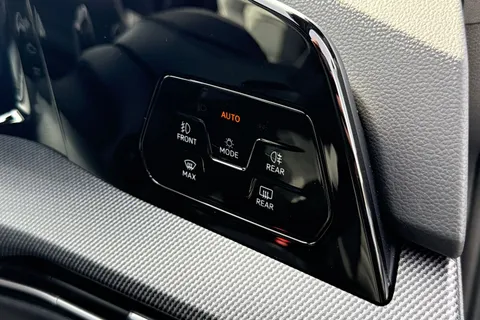 CX75KNS Volkswagen Golf 1.5 TSI 272 GTE eHybrid 5dr DSG⭐ Leather, Sunroof, DCC, Heads Up, Black Pac Thumbnail #38