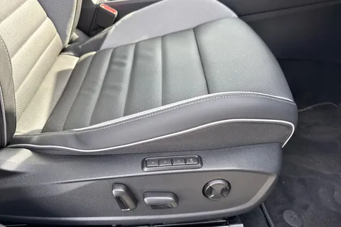 CX75KNS Volkswagen Golf 1.5 TSI 272 GTE eHybrid 5dr DSG⭐ Leather, Sunroof, DCC, Heads Up, Black Pac Thumbnail #39