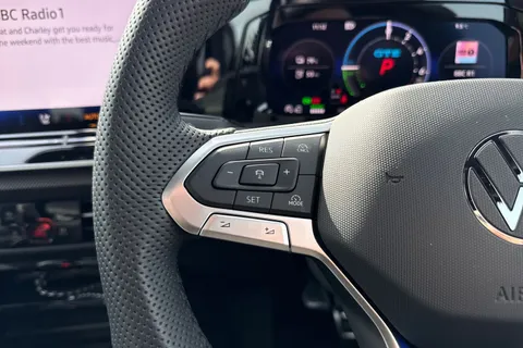 CX75KNS Volkswagen Golf 1.5 TSI 272 GTE eHybrid 5dr DSG⭐ Leather, Sunroof, DCC, Heads Up, Black Pac Thumbnail #44