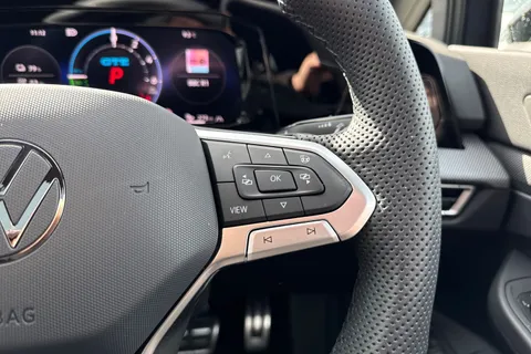 CX75KNS Volkswagen Golf 1.5 TSI 272 GTE eHybrid 5dr DSG⭐ Leather, Sunroof, DCC, Heads Up, Black Pac Thumbnail #45