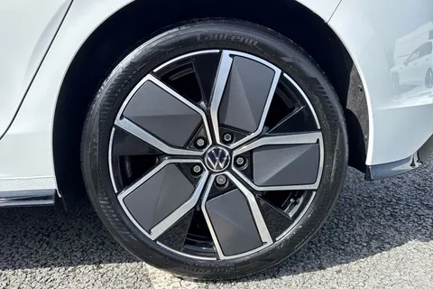  Volkswagen Golf 1.5 eTSI MHEV Black Edition DSG Euro 6 (s/s) 5dr Thumbnail #12