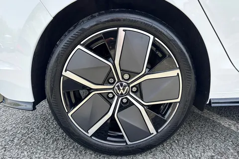  Volkswagen Golf 1.5 eTSI MHEV Black Edition DSG Euro 6 (s/s) 5dr Thumbnail #13