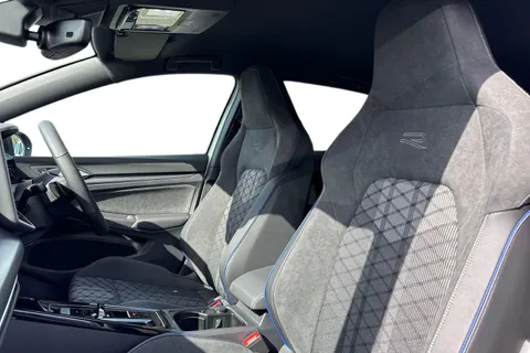  Volkswagen Golf 1.5 eTSI MHEV Black Edition DSG Euro 6 (s/s) 5dr Thumbnail #16