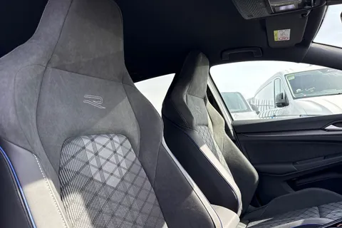  Volkswagen Golf 1.5 eTSI MHEV Black Edition DSG Euro 6 (s/s) 5dr Thumbnail #24