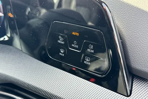  Volkswagen Golf 1.5 eTSI MHEV Black Edition DSG Euro 6 (s/s) 5dr Thumbnail #37