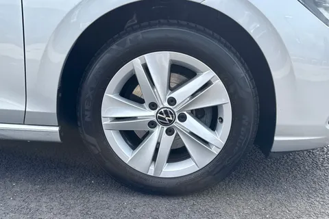 GL23DCZ Volkswagen Golf 1.0 TSI Life 5dr Thumbnail #13