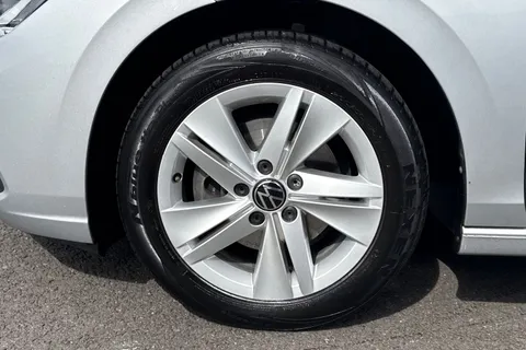 GL23DCZ Volkswagen Golf 1.0 TSI Life 5dr Thumbnail #14