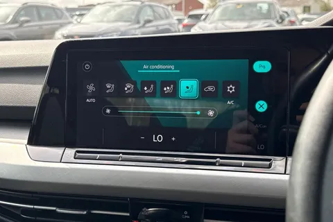 GL23DCZ Volkswagen Golf 1.0 TSI Life 5dr Thumbnail #23