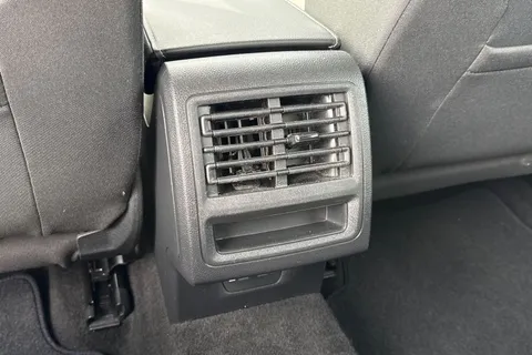 GL23DCZ Volkswagen Golf 1.0 TSI Life 5dr Thumbnail #28