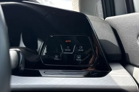 GL23DCZ Volkswagen Golf 1.0 TSI Life 5dr Thumbnail #30