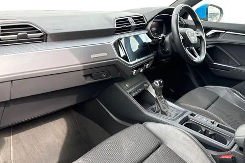 14 of 63 for Audi Q3 S line 35 TFSI 150 PS S tronic