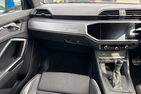 19 of 63 for Audi Q3 S line 35 TFSI 150 PS S tronic