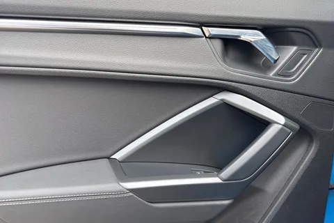 38 of 63 for Audi Q3 S line 35 TFSI 150 PS S tronic