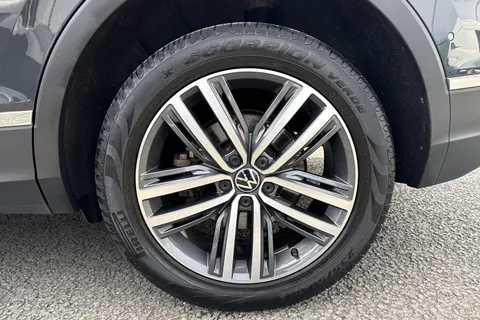 DE24KOB Volkswagen Tiguan 1.4 TSI eHybrid Elegance 5dr DSG Thumbnail #12