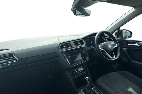 DE24KOB Volkswagen Tiguan 1.4 TSI eHybrid Elegance 5dr DSG Thumbnail #16