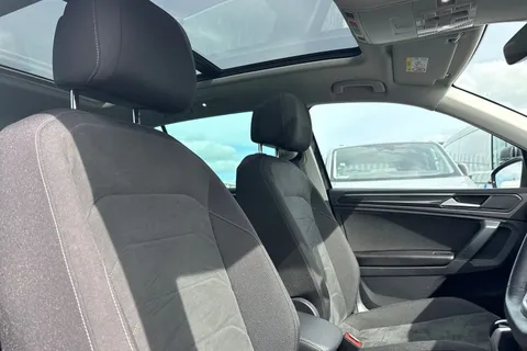 DE24KOB Volkswagen Tiguan 1.4 TSI eHybrid Elegance 5dr DSG Thumbnail #25