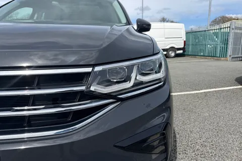 DE24KOB Volkswagen Tiguan 1.4 TSI eHybrid Elegance 5dr DSG Thumbnail #33
