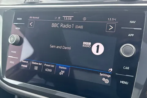 DE24KOB Volkswagen Tiguan 1.4 TSI eHybrid Elegance 5dr DSG Thumbnail #53