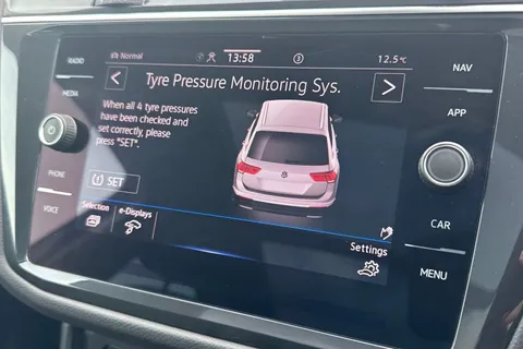 DE24KOB Volkswagen Tiguan 1.4 TSI eHybrid Elegance 5dr DSG Thumbnail #57