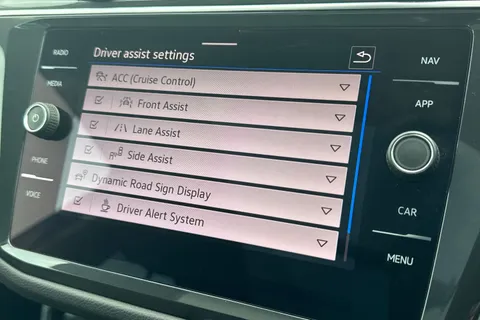 DE24KOB Volkswagen Tiguan 1.4 TSI eHybrid Elegance 5dr DSG Thumbnail #59