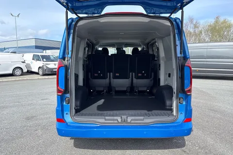KM75XPF Volkswagen E-Transporter 160kW 65kWh Commerce Pro Kombi Van Auto Thumbnail #8