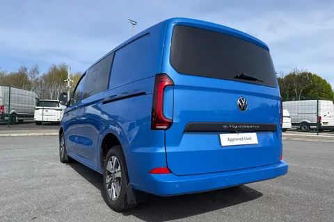 KM75XPF Volkswagen E-Transporter 160kW 65kWh Commerce Pro Kombi Van Auto Thumbnail #9