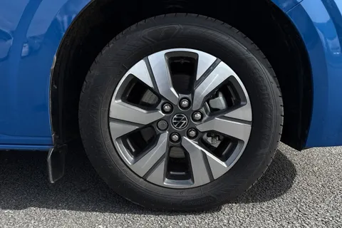 KM75XPF Volkswagen E-Transporter 160kW 65kWh Commerce Pro Kombi Van Auto Thumbnail #11