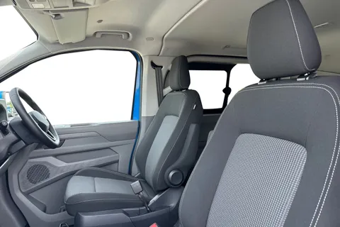 KM75XPF Volkswagen E-Transporter 160kW 65kWh Commerce Pro Kombi Van Auto Thumbnail #17