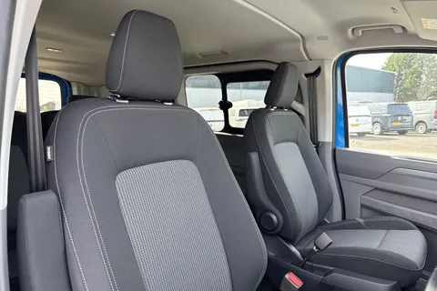 KM75XPF Volkswagen E-Transporter 160kW 65kWh Commerce Pro Kombi Van Auto Thumbnail #25