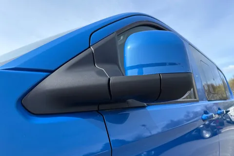 KM75XPF Volkswagen E-Transporter 160kW 65kWh Commerce Pro Kombi Van Auto Thumbnail #27