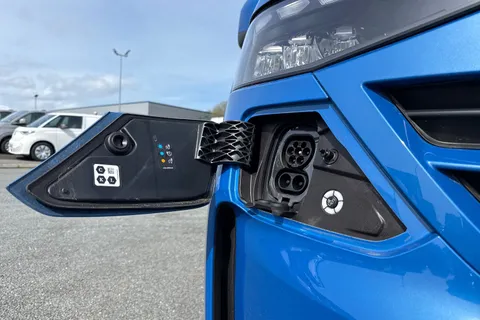 KM75XPF Volkswagen E-Transporter 160kW 65kWh Commerce Pro Kombi Van Auto Thumbnail #29