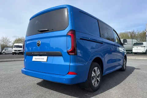 KM75XPF Volkswagen E-Transporter 160kW 65kWh Commerce Pro Kombi Van Auto Thumbnail #31