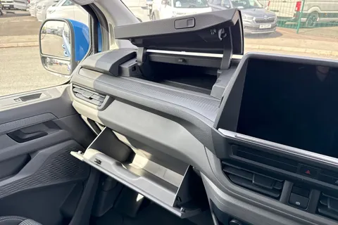 KM75XPF Volkswagen E-Transporter 160kW 65kWh Commerce Pro Kombi Van Auto Thumbnail #32