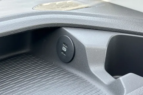 KM75XPF Volkswagen E-Transporter 160kW 65kWh Commerce Pro Kombi Van Auto Thumbnail #33