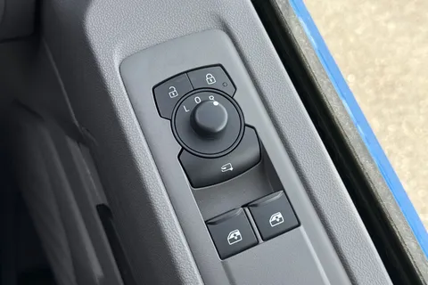 KM75XPF Volkswagen E-Transporter 160kW 65kWh Commerce Pro Kombi Van Auto Thumbnail #34