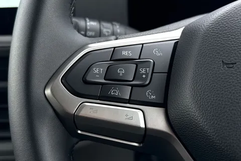 KM75XPF Volkswagen E-Transporter 160kW 65kWh Commerce Pro Kombi Van Auto Thumbnail #38