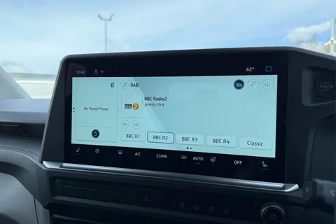 KM75XPF Volkswagen E-Transporter 160kW 65kWh Commerce Pro Kombi Van Auto Thumbnail #44