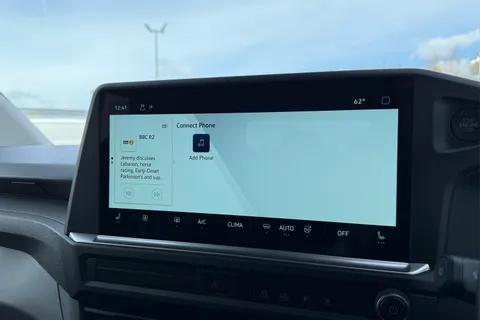 KM75XPF Volkswagen E-Transporter 160kW 65kWh Commerce Pro Kombi Van Auto Thumbnail #45