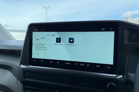 KM75XPF Volkswagen E-Transporter 160kW 65kWh Commerce Pro Kombi Van Auto Thumbnail #46