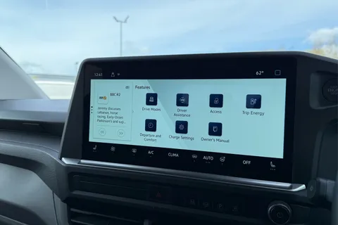 KM75XPF Volkswagen E-Transporter 160kW 65kWh Commerce Pro Kombi Van Auto Thumbnail #47