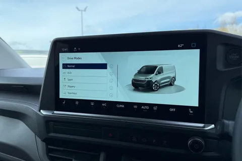 KM75XPF Volkswagen E-Transporter 160kW 65kWh Commerce Pro Kombi Van Auto Thumbnail #48